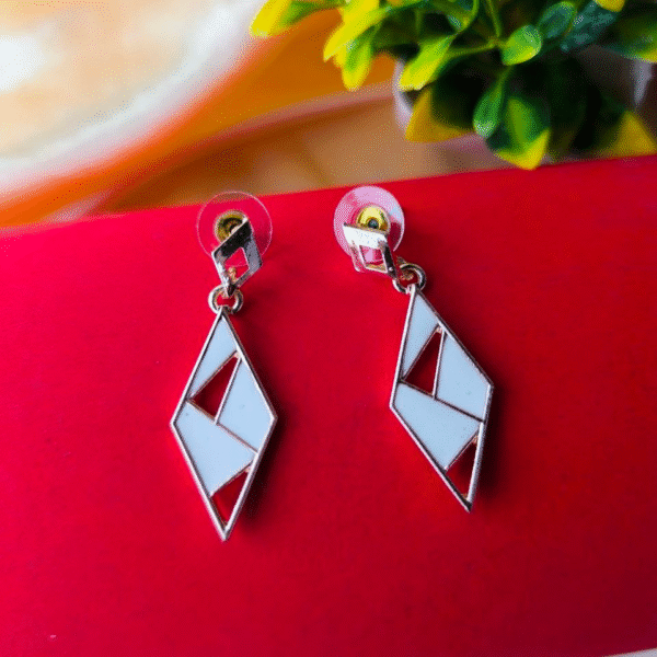 Geometric Shape Statement Earrings – Modern Minimal Design