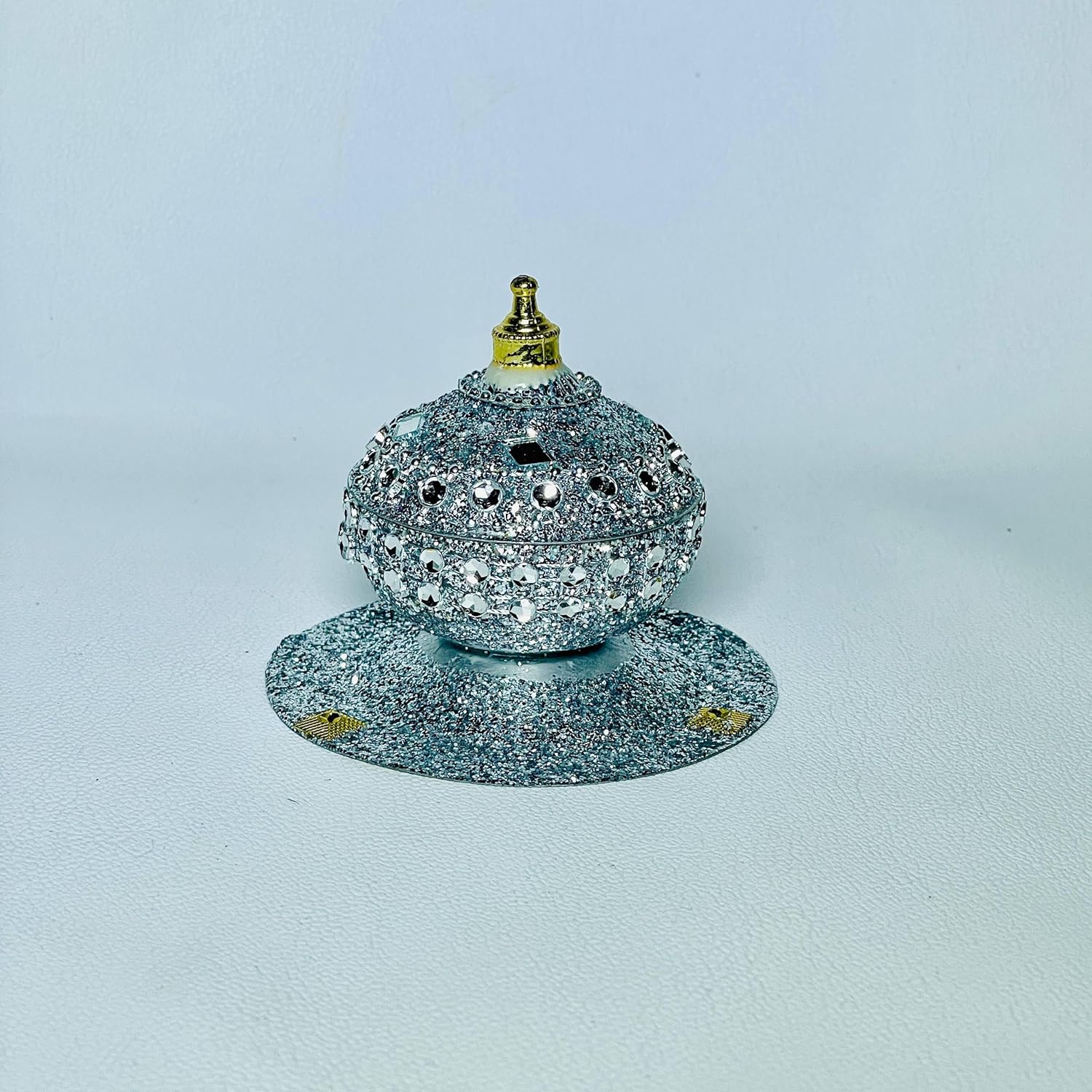 91kzwKaVqJL._SL1500_ Silver Glitter Decorative Box with Lid - Image 1